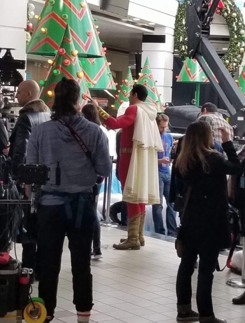 justiceleague - First look at Zachary Levi as Shazam