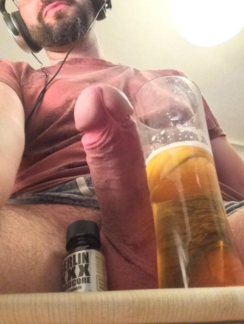 poppersniff:ehguyz:puttanalu:beer poppers and cock...