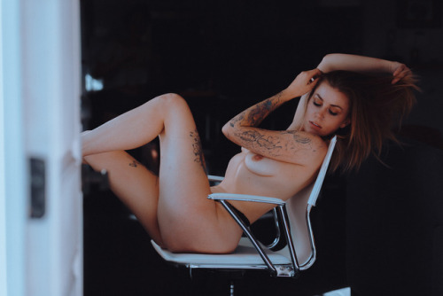 b-authentique - Laura Lynn by Cam Perry Keep reading
