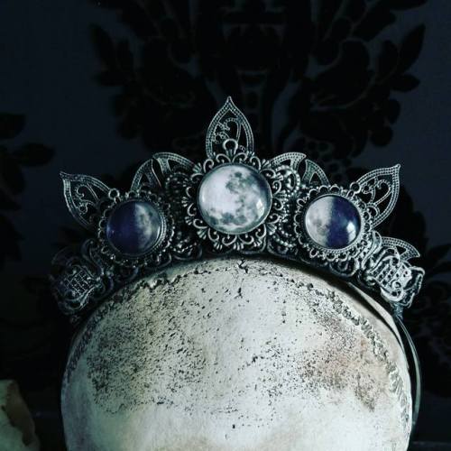 sosuperawesome - Crowns and Halos by Cara Trinder on Etsy