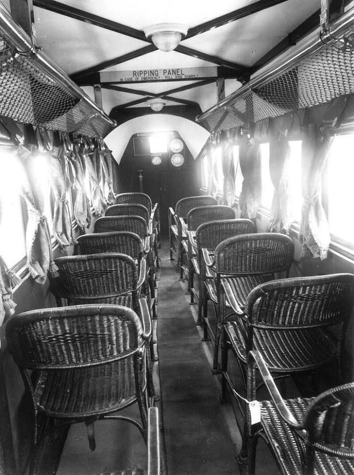 Это салон самолета 1936 года.
