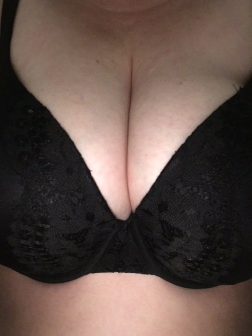 kerrieandkatie69 - Kerrie hopes you like her boobs