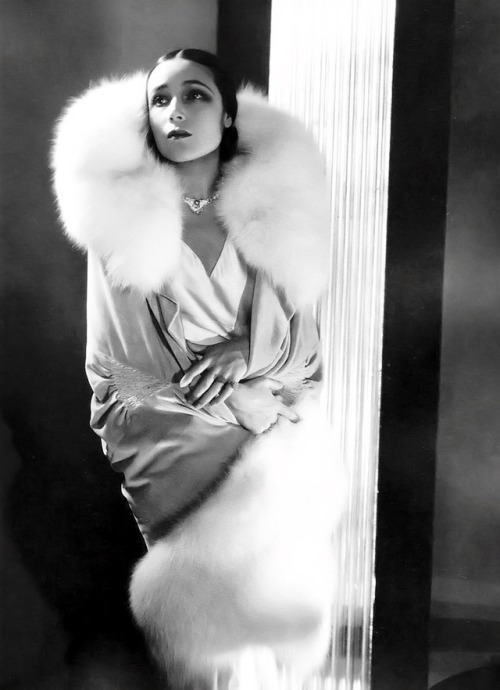 summers-in-hollywood - Dolores del Rio posing for Vogue, 1929....