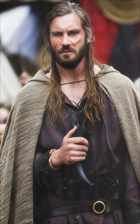 Clive Standen Tumblr_nbwxqk4HFe1tyhl08o6_250