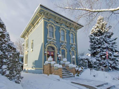 steampunktendencies - Snowy Victorian Houses