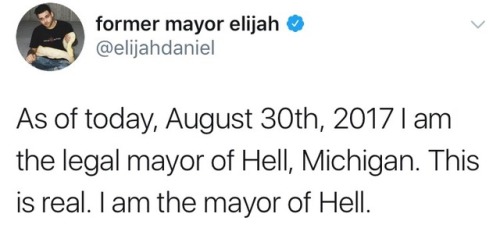 nasaqueer:Comedian and vlogger Elijah Daniel became mayor of...