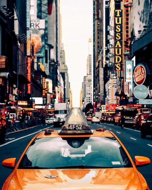newyorkcityfeelings - architecture-anddesign - Symmetry in the Big...