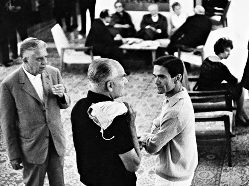 Da sinistra: Eugenio Montale, Alberto Moravia e Pier Paolo Pasolini durante il premio letterario âViareggioâ nella cittÃ  della Versilia, 1968 (Foto di Antonio Sansone) .