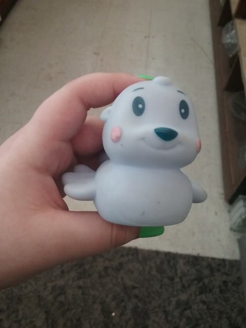 shiftythrifting - I bought the seal (srry for no tags I’m on...