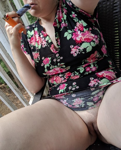 naughty-tatertot:Smoking outside!This is sexy