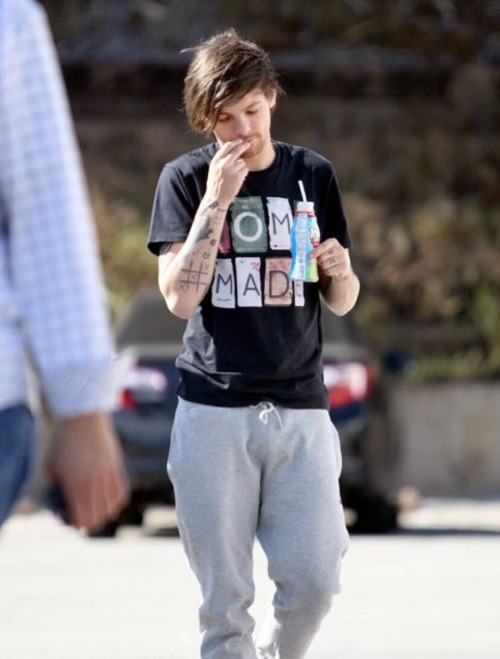 panlouie - panlouie - remember that time louis got papped with a soft fringe, a shirt that said Home,...