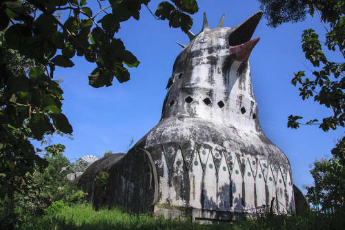 gokuma - congenitaldisease - This mysterious “chicken church” is...