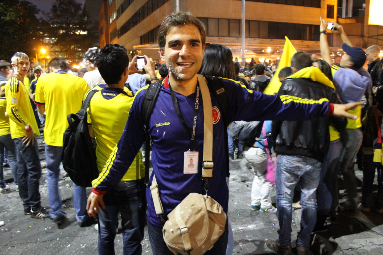 The return to the World Cup for a different Colombia “ Words and Photos by Peter Karl, in Bogotá
”
[[MORE]]
Sixteen years it had been since they qualified for the World Cup. Sixteen years! For a country this crazy about futbol, that’s an eternity....