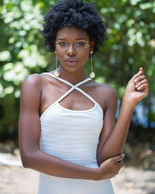 naturalhairqueens - Look at this melanin glazed beauty. Her skin...