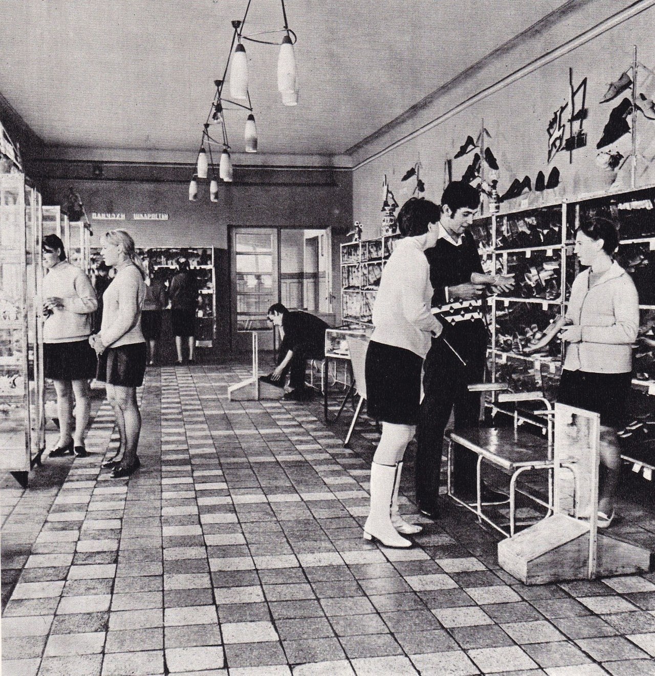 Украинский обувной магазин. 1974.