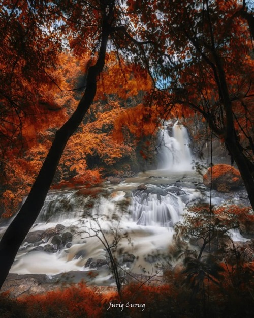 inhasa - jurigcurug- Waterfalls NgebulBandung West Java