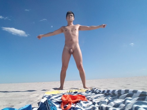 l4luka - geotron - beach day, i had to take my cage off! =)nice...