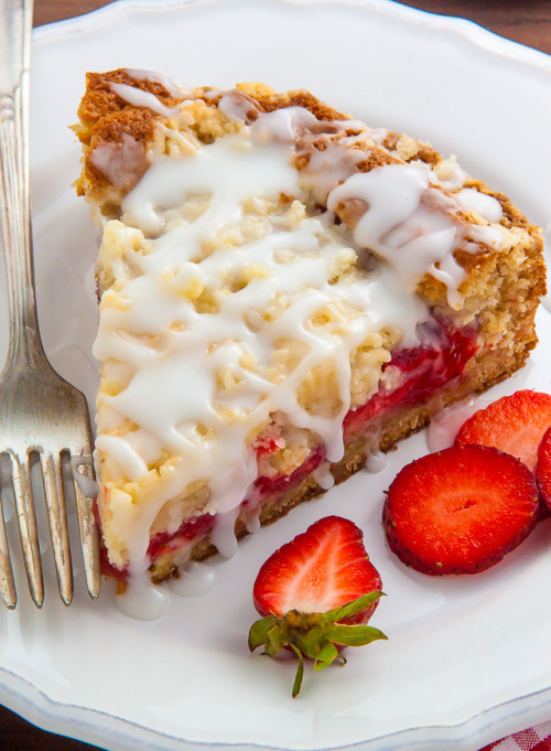 sweetoothgirl - Strawberry Crumb Cake with Vanilla Glaze