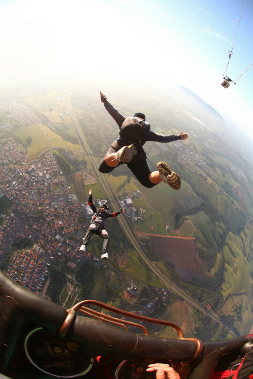 j-oana:h4ilstorm:Skydiving (by Rick...