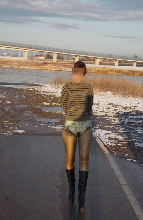 we24dl - A beautiful winter’s day on the Elbe. Latex Pantyhose...