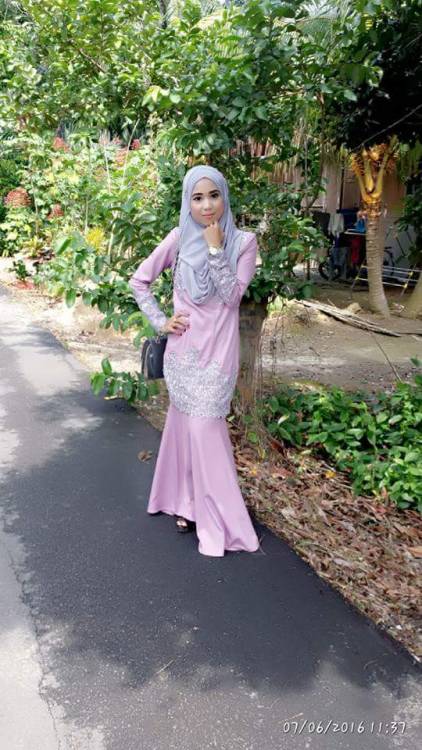 rosebaiduri:Rose in hijab..cukup reblog 500x share gua share...