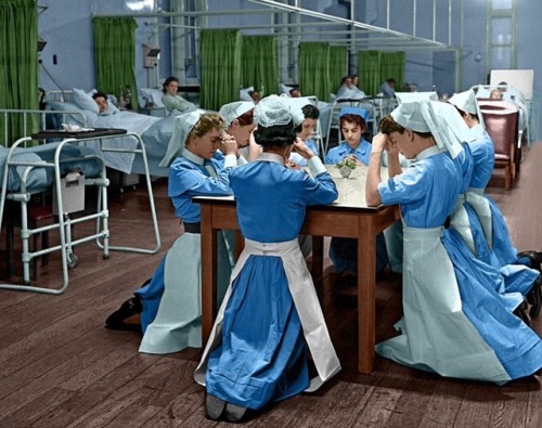 globalchristendom - Nurses pray before the start of their shift in...