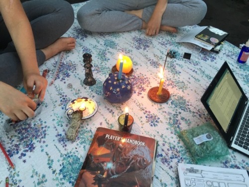 olkoreck:playing dnd on a rooftop