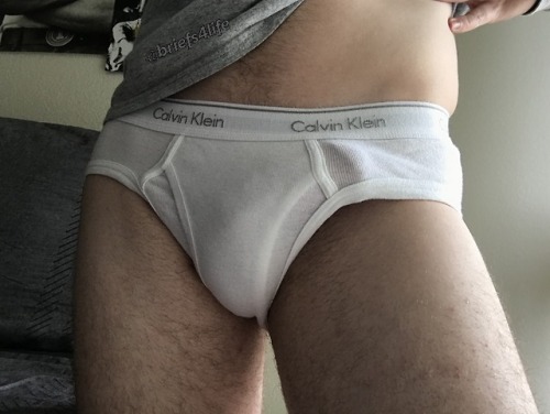 A few more pics of me in my CK briefs ;)
