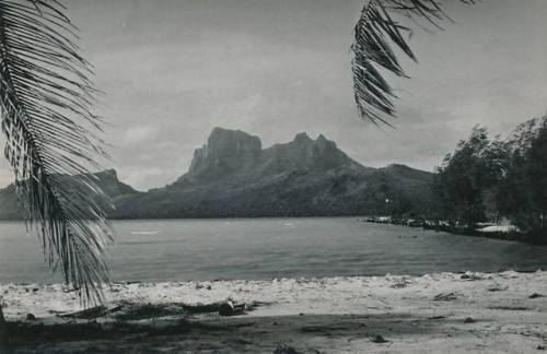 apeninacoquinete - Marc Labaysse, Bora Bora, 1960