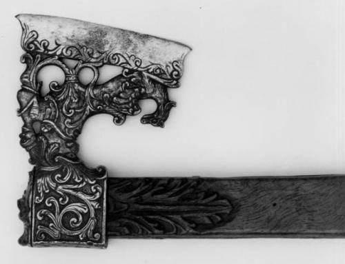 armthearmour:An absolutely stunning axe, probably used for...