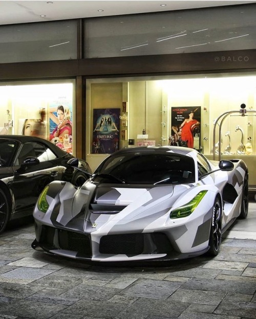 luxurycorpofficial:Is this #LaFerrari wrap: or ?Cc:...