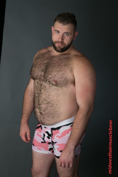midwesthairmusclebear - Pink camouflage? Insta - ste3evn