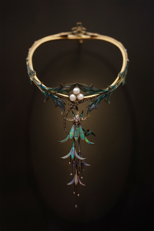 historyarchaeologyartefacts - Art nouveau necklace “Fuchsias” by...