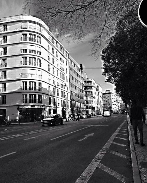 Na Cidade #cidade #lisbon #preto&branco #blackandwhite #city...