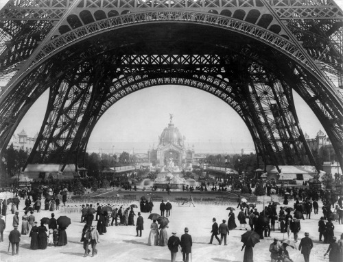 archimaps - Underneath the Eiffel Tower in 1889, Paris