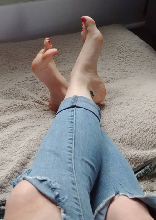 footmaven - She’s adorable and her soles are big.
