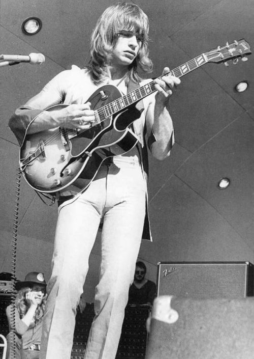 fuckyeahyesband - Steve Howe performing with Yes at the Crystal...