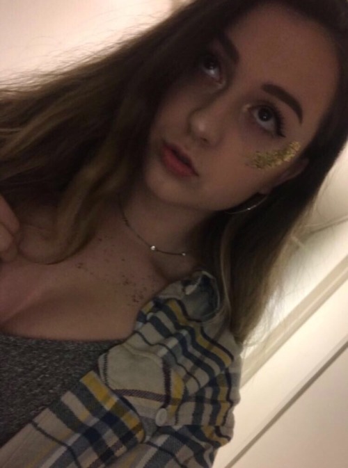 teencleavage2018 - The stunning @avocadobabyyy to end 2017 on a...