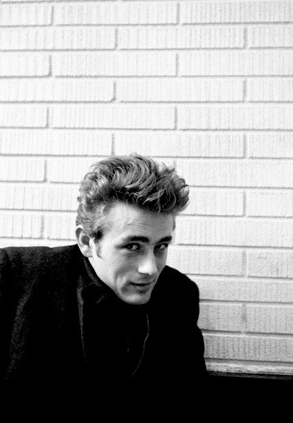 summers-in-hollywood - James Dean in New York City. 1955. Dennis...