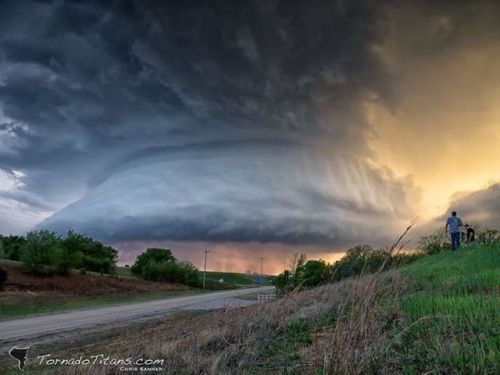 tornadotitans - Tornado warned #storm in South-Central #Oklahoma...