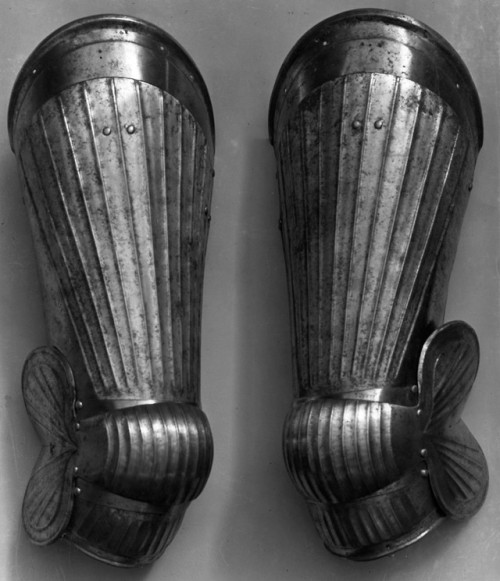 met-armsarmor - Pair of Thigh Defenses (Cuisses) with Knee...