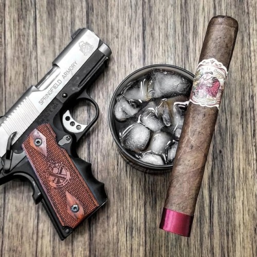 cigars-and-guns - Shake off the weekend and grind hard today! ◾️...