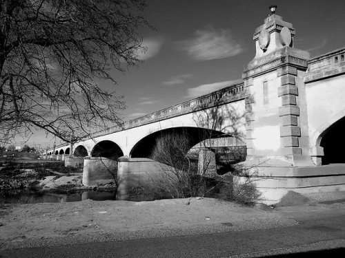 hellafirmesietedos - Underneath the old Lions Bridge in Modesto...