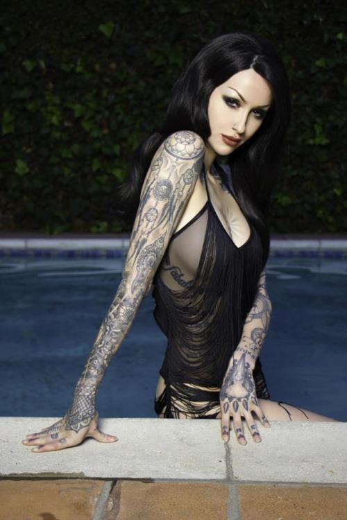 jacked-and-racked - gothicandamazing - Model - Shelly d'Inferno...
