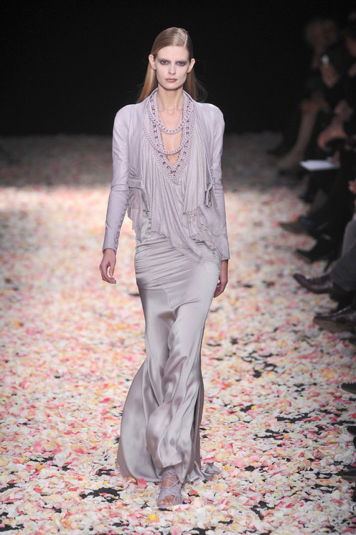 Julia Stegner @ Givenchy Haute Couture S/S 2009, Paris