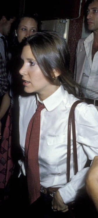 beverlymaarsh - Carrie Fisher attends the opening of ‘Gilda Radner...