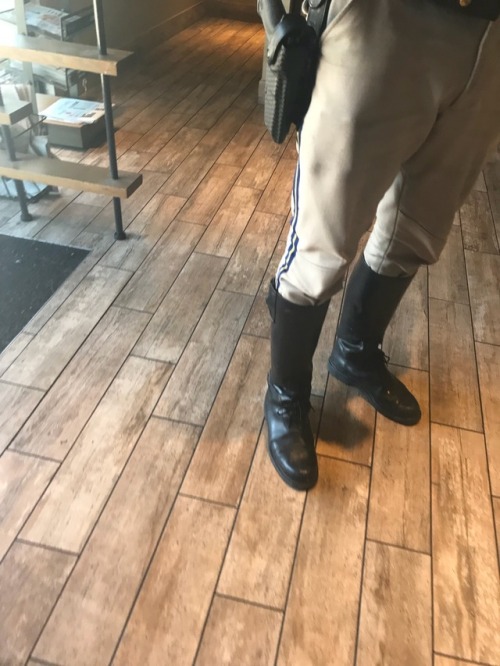 dehnerboot:coffeeboots:He came into Starbucks, but got a...