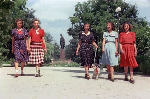 sovietpostcards - Vintage fashion - early 1950s