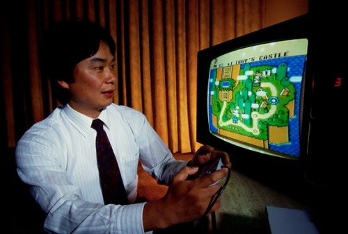 suppermariobroth - Miyamoto playing Super Mario World. (Source)
