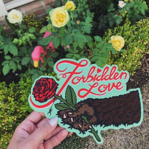 thebibliosphere:sosuperawesome:Patches / Pins /...